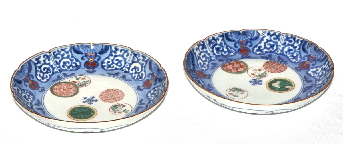 Pair Of Arita Porcelain Plates. Medallion Design. Japan, 17th Century. -photo-4
