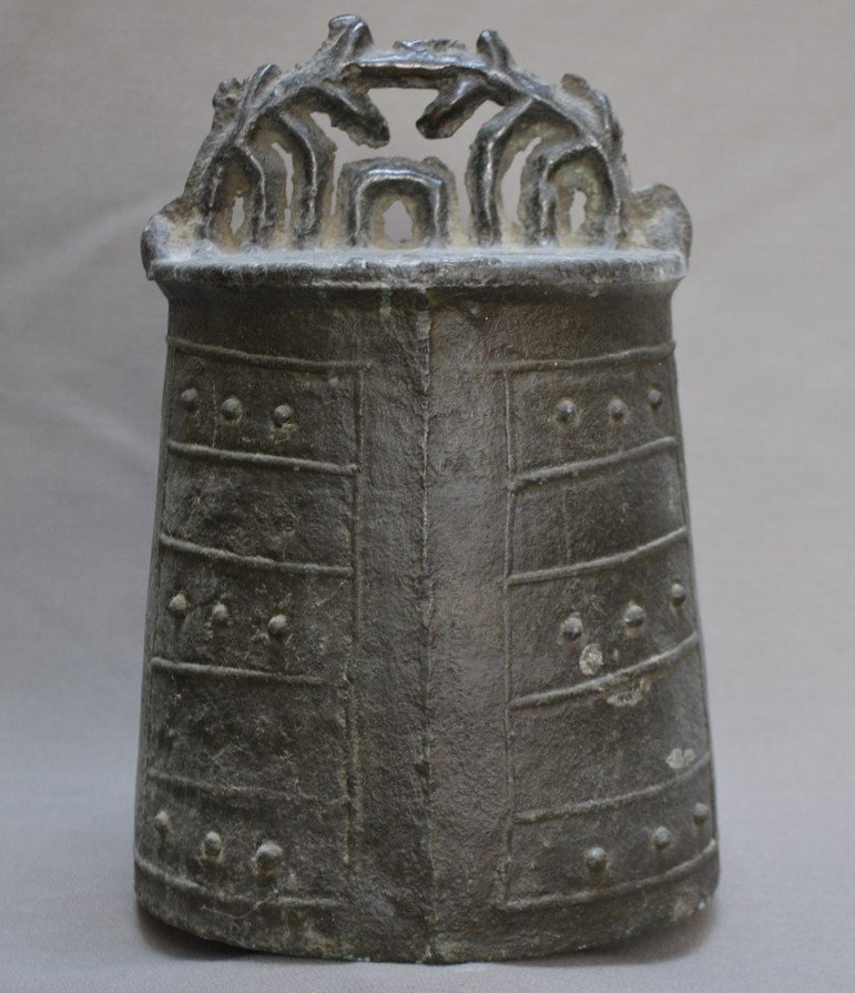Cast Bronze Bell. Ming Dynasty, China, Or Earlier.-photo-4