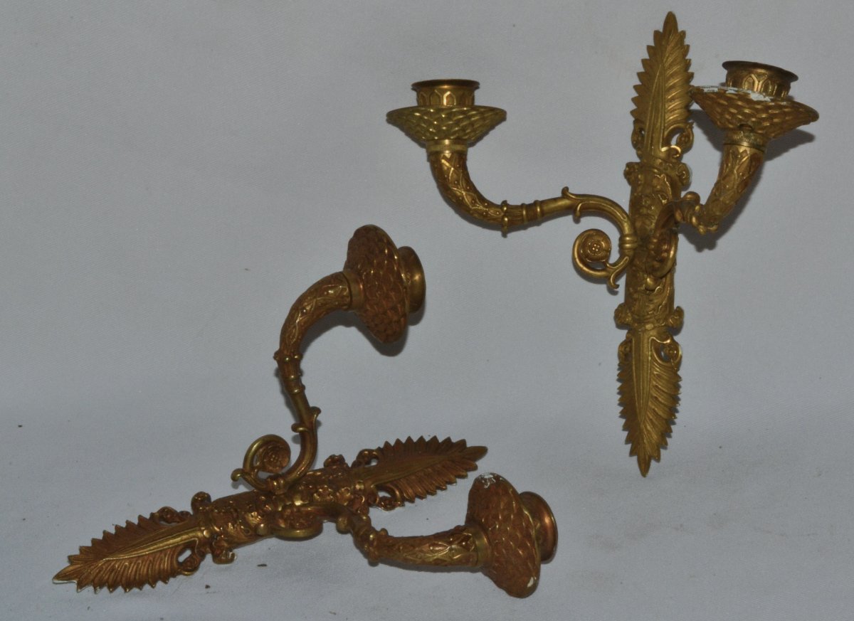 Petites paire d'appliques à deux bras de lumière en bronze doré. Style empire. -photo-2