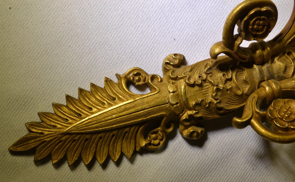 Petites paire d'appliques à deux bras de lumière en bronze doré. Style empire. -photo-1