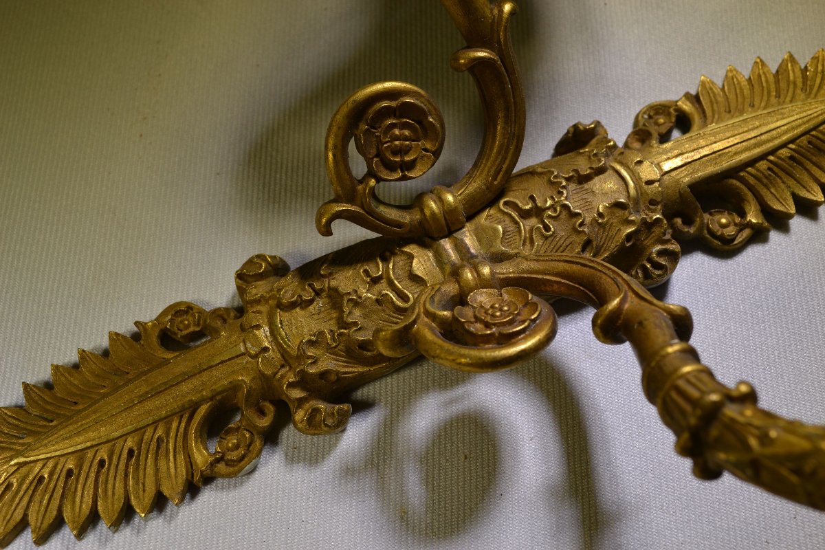 Petites paire d'appliques à deux bras de lumière en bronze doré. Style empire. -photo-4
