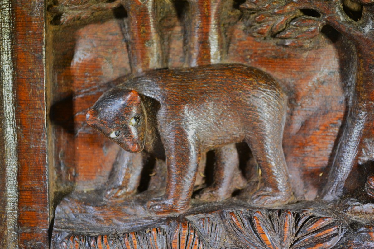 Panneau en bois sculpté d'un ours et d'un lion. Europe 18°siècle. -photo-2