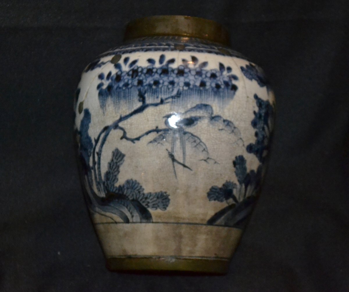 Jarre en porcelaine d'Arita. Décor en bleu de cobalt. Japon, XVIIe siècle.  -photo-2