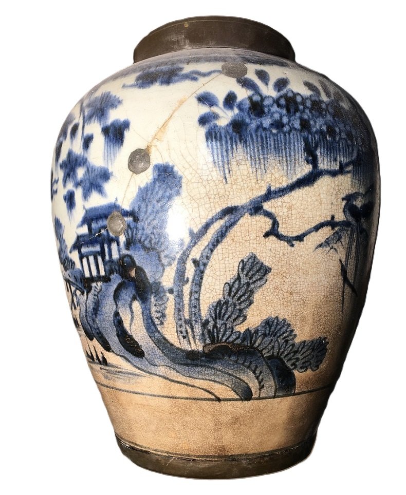 Jarre en porcelaine d'Arita. Décor en bleu de cobalt. Japon, XVIIe siècle.  