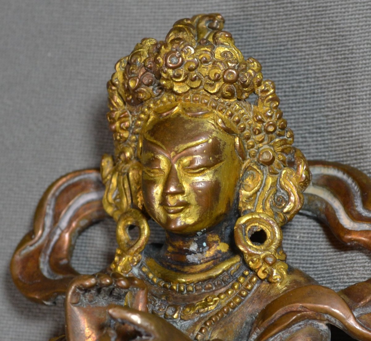 Divinité sur sanglier en bronze doré. Style de Zanabazar. Mongolie vers 1900. -photo-2