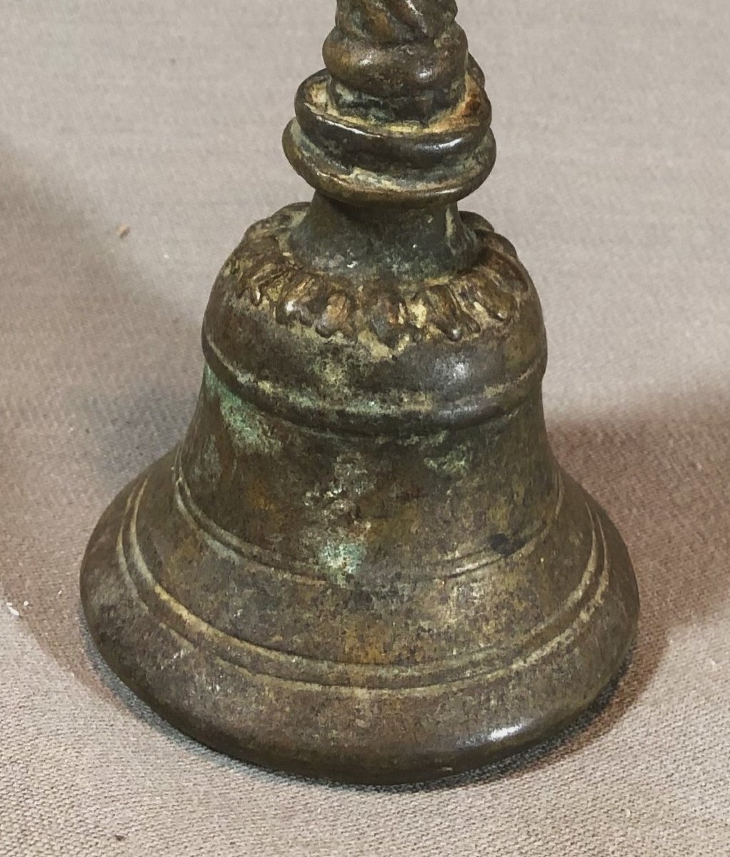 Clochette en bronze. Divinités et cobras.Khmer 12°-15°siècle .-photo-2