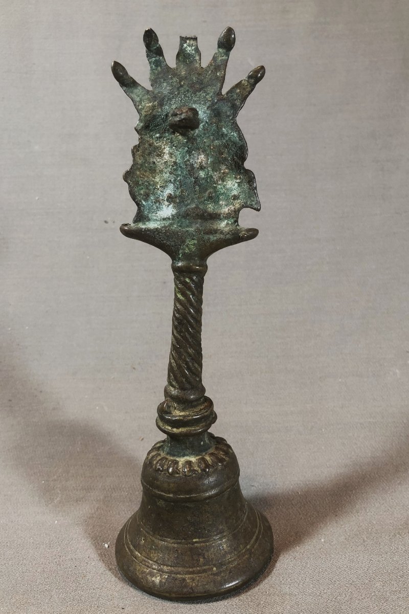 Clochette en bronze. Divinités et cobras.Khmer 12°-15°siècle .-photo-4