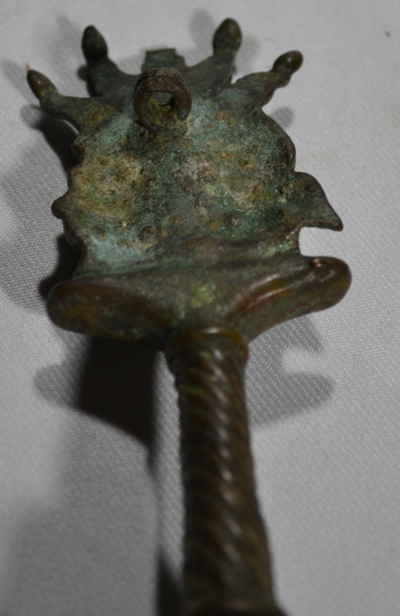 Clochette en bronze. Divinités et cobras.Khmer 12°-15°siècle .-photo-5