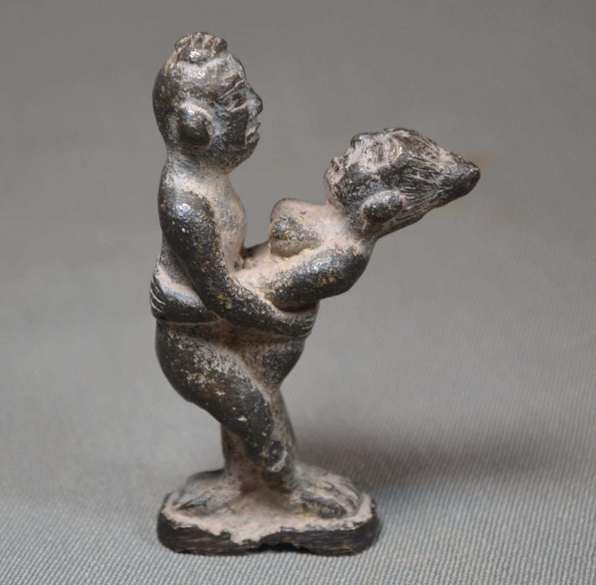  A Couple Embracing, Cast In Bronze. Southeast Asia, India, Ceylon, Kashmir. Antique. 