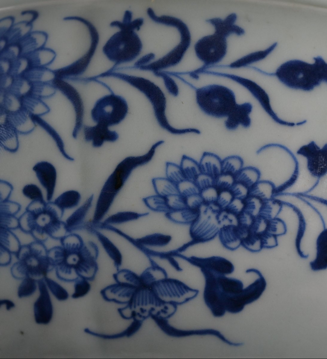 Hard-paste Porcelain Soup Tureen. Floral Design In Cobalt Blue. Asia, China, 18th Century. -photo-2