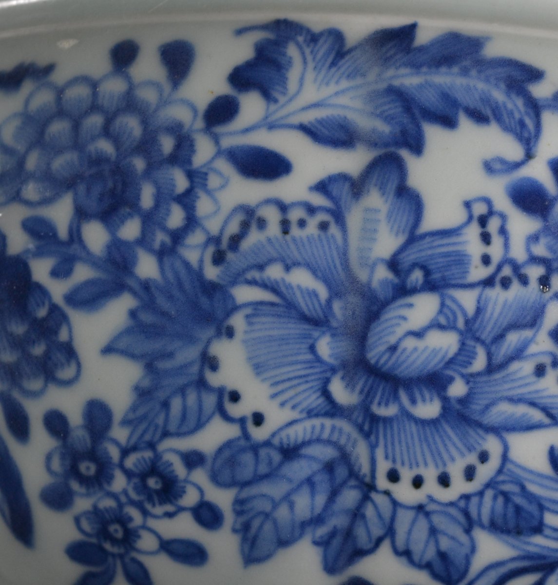 Hard-paste Porcelain Soup Tureen. Floral Design In Cobalt Blue. Asia, China, 18th Century. -photo-3