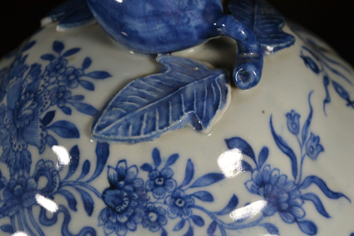 Hard-paste Porcelain Soup Tureen. Floral Design In Cobalt Blue. Asia, China, 18th Century. -photo-1