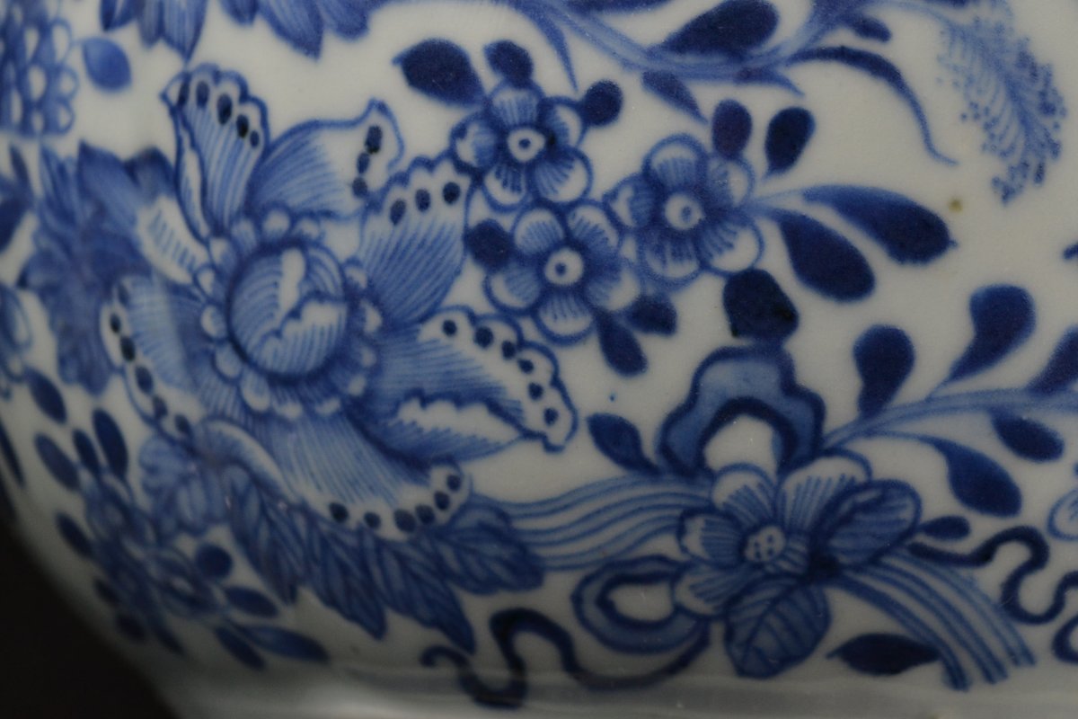 Hard-paste Porcelain Soup Tureen. Floral Design In Cobalt Blue. Asia, China, 18th Century. -photo-2