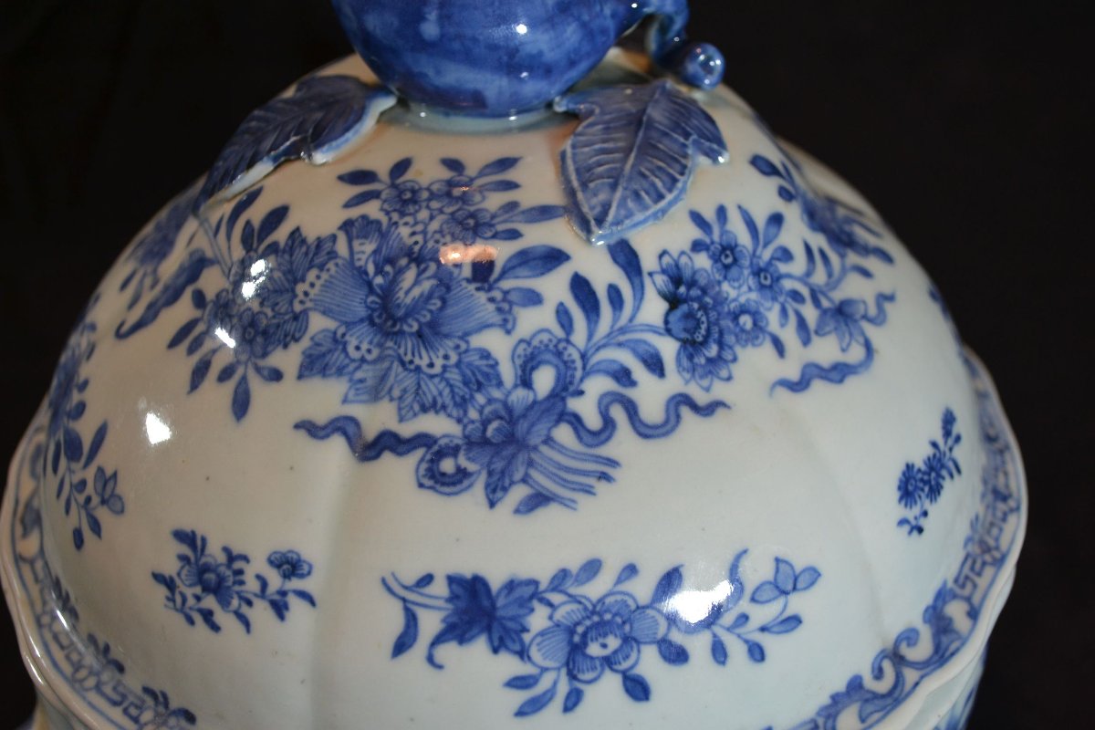 Hard-paste Porcelain Soup Tureen. Floral Design In Cobalt Blue. Asia, China, 18th Century. -photo-4
