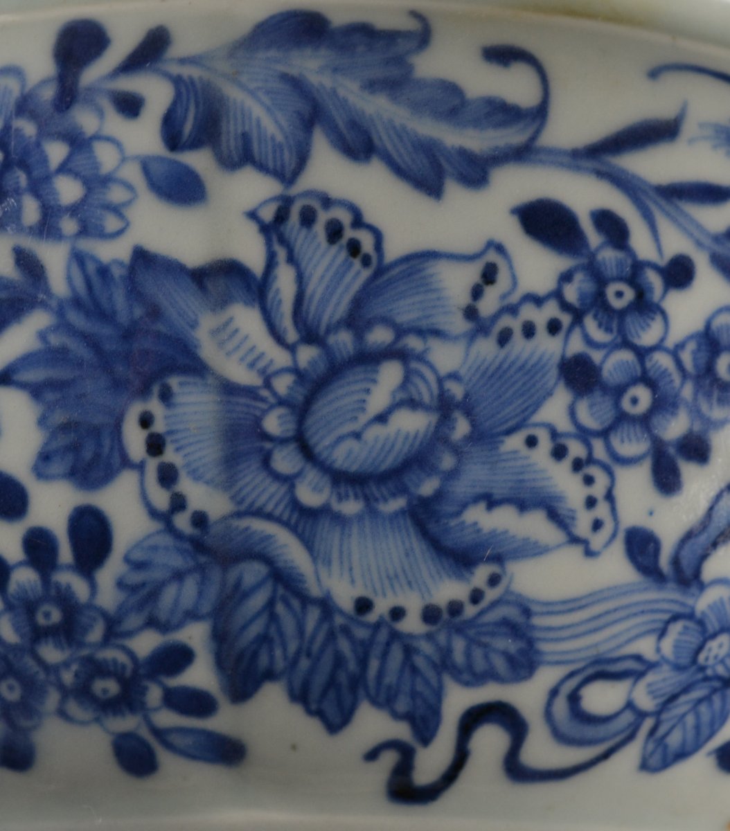 Hard-paste Porcelain Soup Tureen. Floral Design In Cobalt Blue. Asia, China, 18th Century. -photo-5