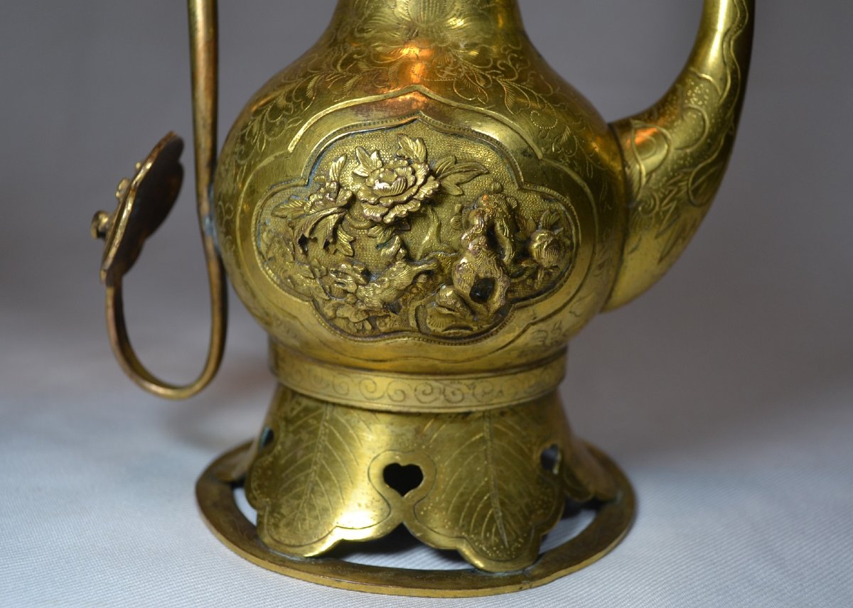 Aiguière en bronze et cuivre doré. Sawasa. Chine ou Japon 17° siècle. -photo-1
