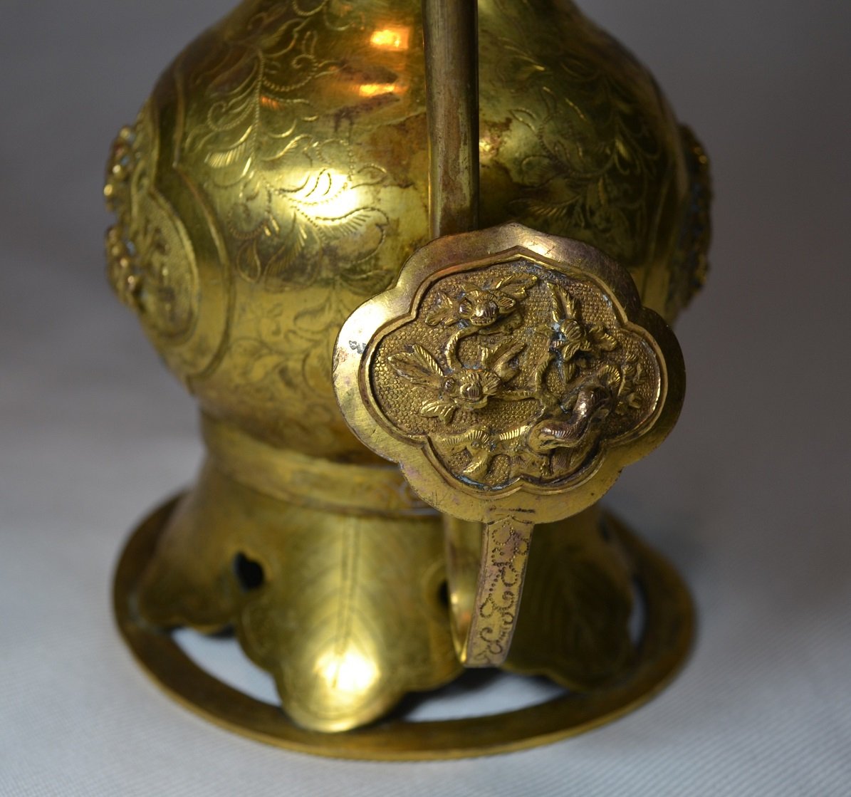 Aiguière en bronze et cuivre doré. Sawasa. Chine ou Japon 17° siècle. -photo-3