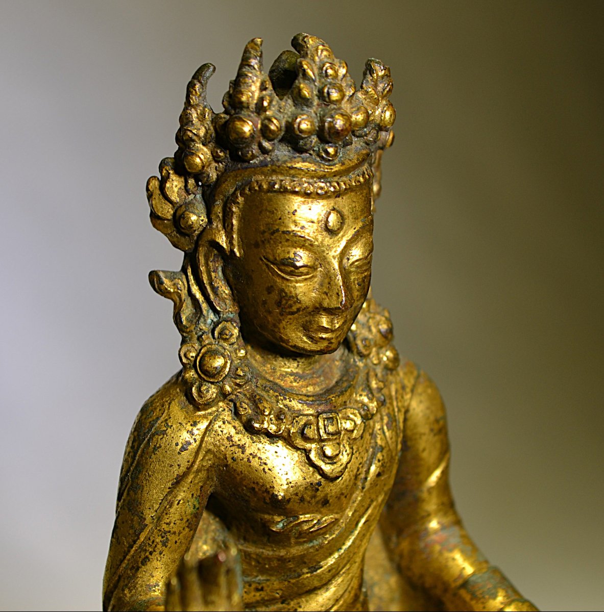 Bodhisattva en bronze doré. Népal ou Tibet, 16°siècle ou avant.  