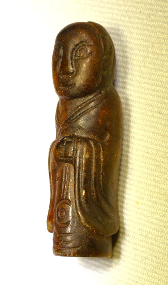Pendentif anthropomorphe en jade. Chine, style archaïque, Zhou ,(Tchéou).-photo-4
