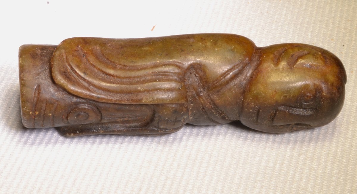 Pendentif anthropomorphe en jade. Chine, style archaïque, Zhou ,(Tchéou).-photo-5