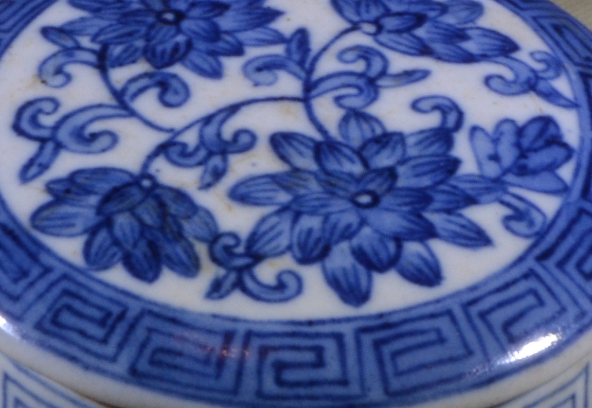 Blue-and-white Porcelain Jar. China Or Japan, 19th Century. -photo-2