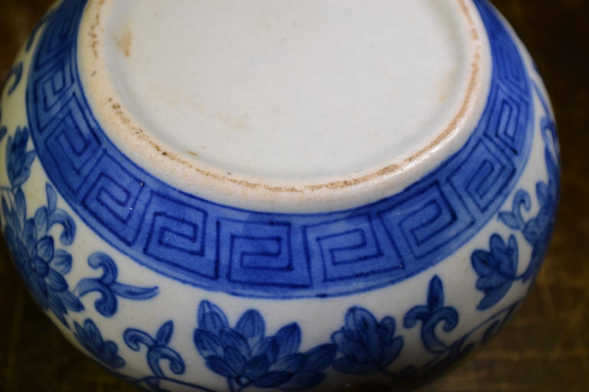 Blue-and-white Porcelain Jar. China Or Japan, 19th Century. -photo-2
