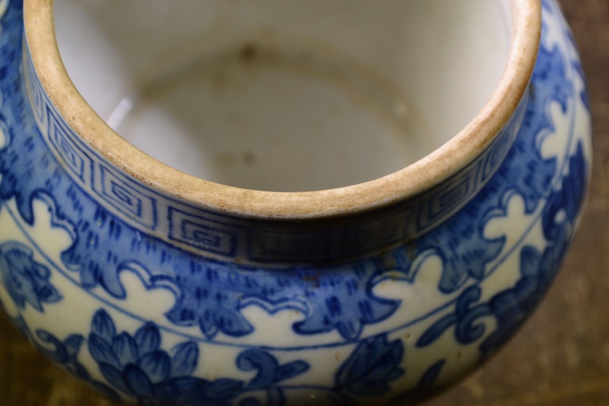 Blue-and-white Porcelain Jar. China Or Japan, 19th Century. -photo-3