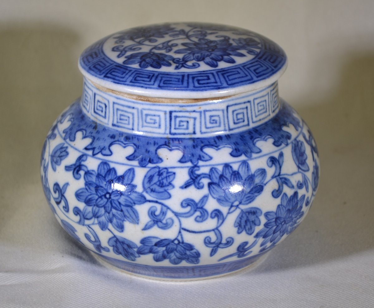 Blue-and-white Porcelain Jar. China Or Japan, 19th Century. 