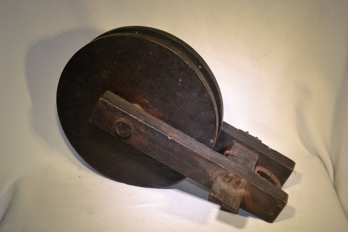 Wooden Well Pulley For Chanoyu. Japan, Edo And Muromachi Periods. -photo-3