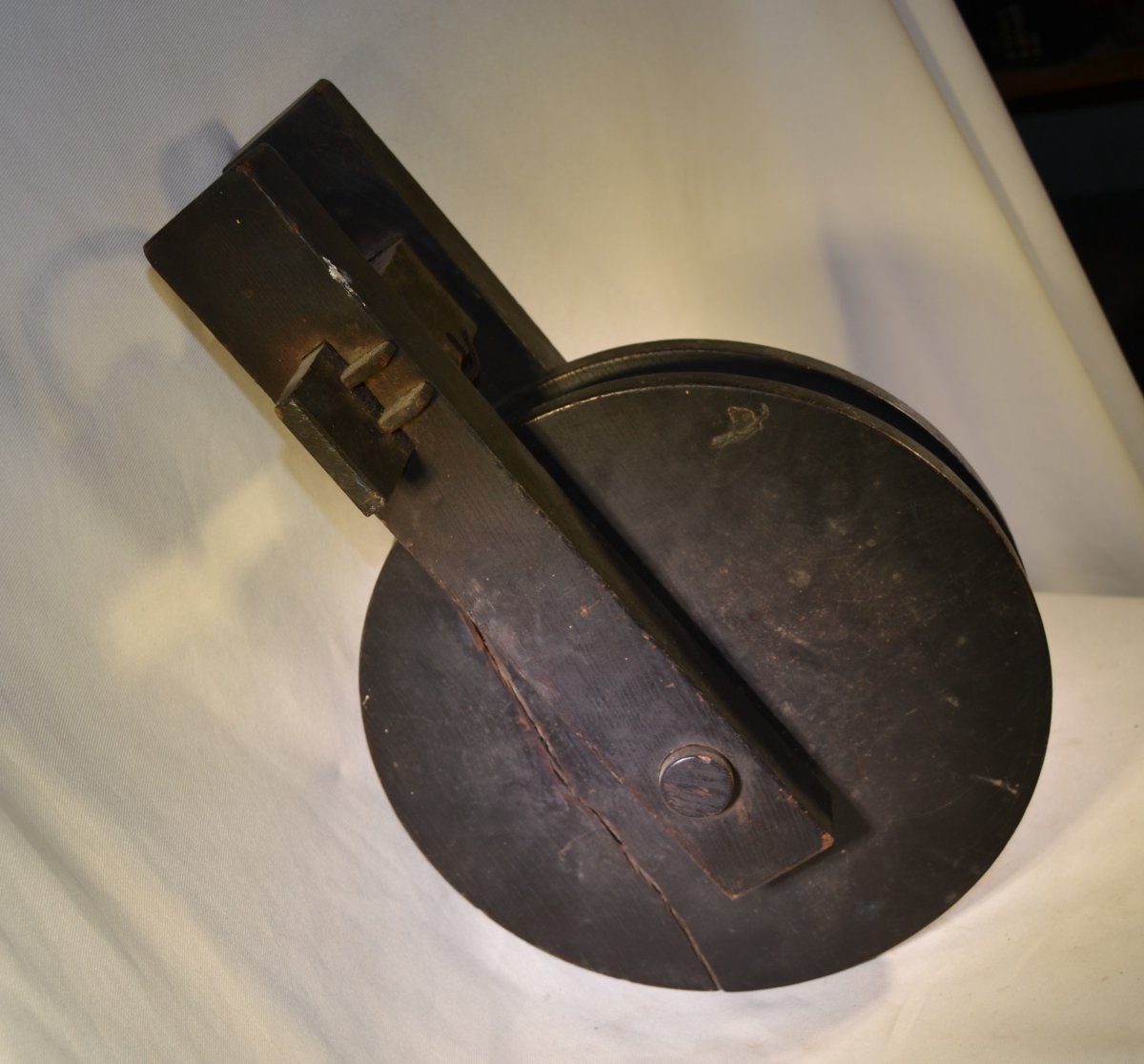Wooden Well Pulley For Chanoyu. Japan, Edo And Muromachi Periods. -photo-4