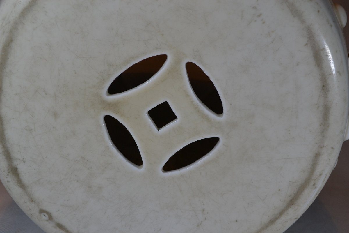 Siège en porcelaine blanche. Chine 18° siècle. -photo-5