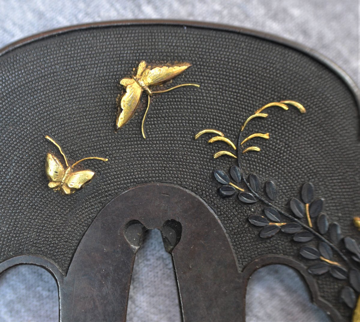 Tsuba en shakudo et or ; style Goto. Asie. Japon, période Edo. -photo-4