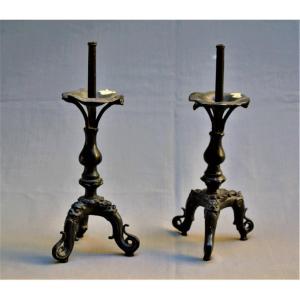 Pair Of Cast Bronze Incense Holders. Asia 17° Century.