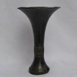 Vase En Bronze De Forme Khou.chine Ming Ou Avant.