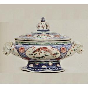 Arita Porcelain Tureen In Imari.japan Style Edo Period Late 17th Century.
