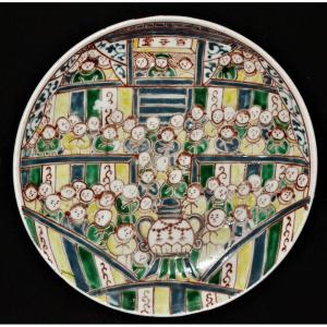 Plat En Porcelaine d'Arita Japon 18°siècle. Guan-yin Et Les 100 Enfants.