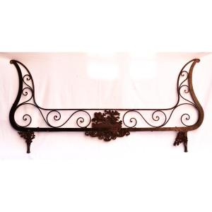 Lit En Fer Forgé Et Riveté.décor De Char Et De Divinités.epoque 19°siècle. 