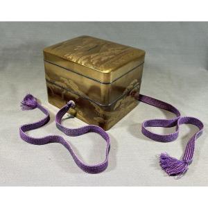 Boite en laque or. Japon période Meiji, fin 19°siècle.