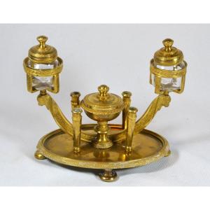 Encrier en bronze doré. Têtes d'aigles. Epoque empire. 