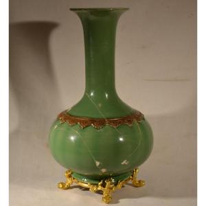 Vase en porcelaine émaillé vert et brun. Chine 18° siècle. Règne de Kangxi.