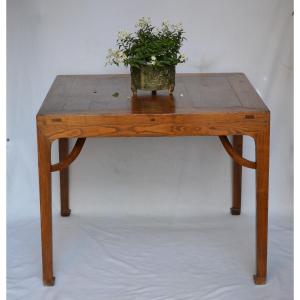 Table  chinoise de lettré  en  orme (Jumu). Chine période Ming 17°siècle. 