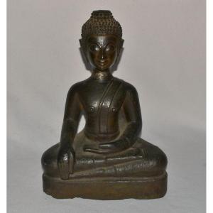 Bouddha en bronze coulé. Sud-est Asie. 17° siècle ou avant. 