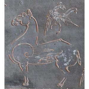 Plaque en terre cuite gravée d'animaux. Chine époque Han. 1° siècle avant JC.