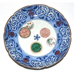 Paire de plats en porcelaine d'Arita. Décor Médaillons. Japon 17°siécle.