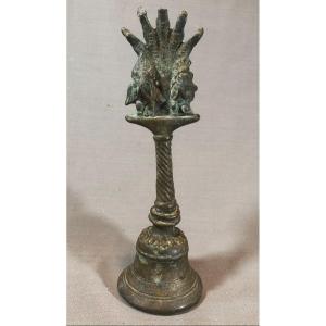 Clochette en bronze. Divinités et cobras.Khmer 12°-15°siècle .