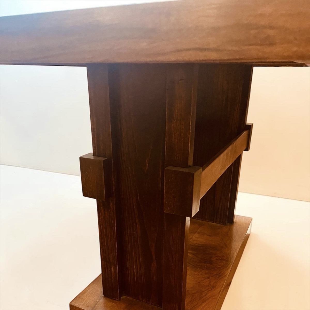 Table d’appoint en chêne dans le goût du style Taliesin de Frank Lloyd Wright, XXe siècle-photo-3