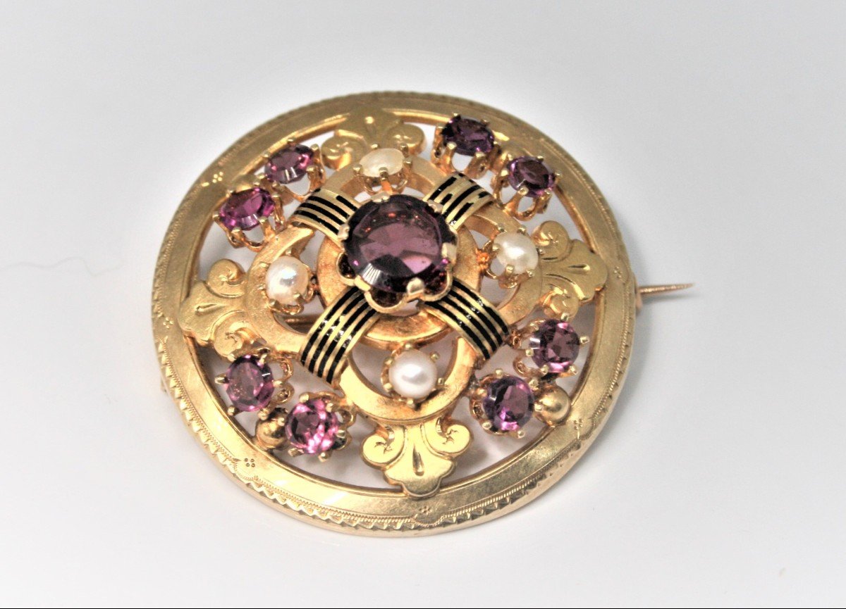 Old Brooch In 18 Carat Gold And Garnets