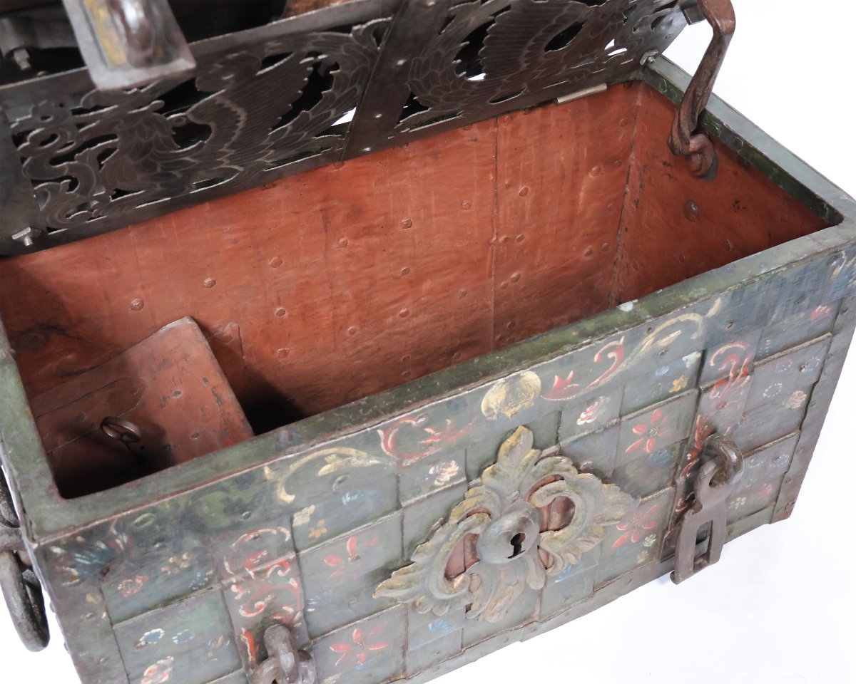 A German Wrought Iron And Embossed Sheet Metal Strongbox, Painted In Polychrome, 17th Century-photo-3