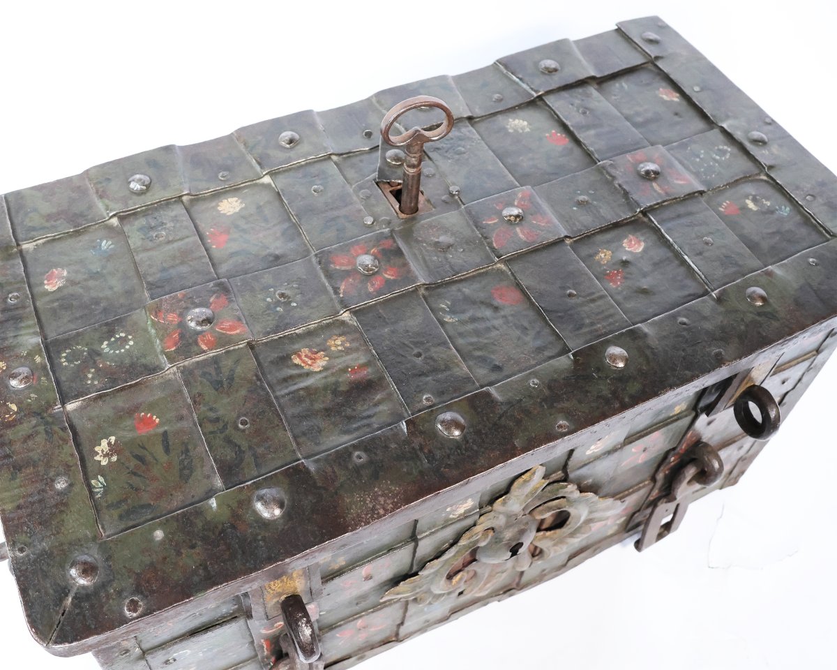 A German Wrought Iron And Embossed Sheet Metal Strongbox, Painted In Polychrome, 17th Century-photo-5