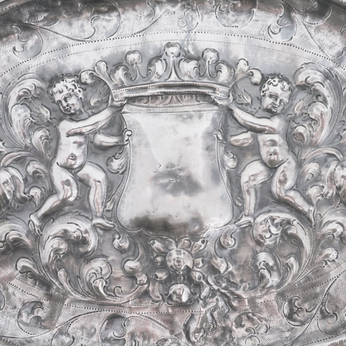 Un plat de parade en argent. Orfèvre: Anzolo Castelli?, Venise, début du XVIIIe siècle-photo-3